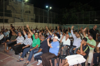 بالصور: الجماهير اليافية تصوت بأغلبية ساحقة "نعم للدخول في لجنة الأمناء"